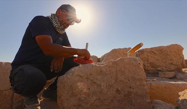 Hava sıcaklığının 45 dereceyi bulduğu Güneydoğu'da tarihin izini sürüyorlar