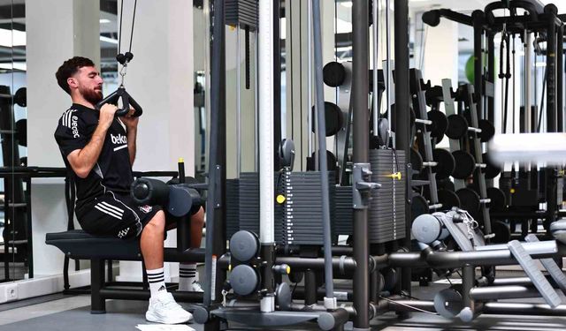 Beşiktaş, günün ikinci idmanında salonda çalıştı