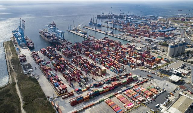 Türk lirasıyla dış ticaret 7 ayda 831 milyar liraya yaklaştı