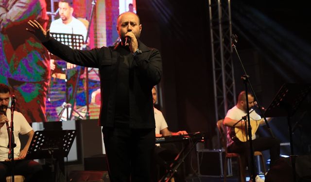 Çameli'nde sahne alan Ahmet Öngel, milli duyguları yaşattı