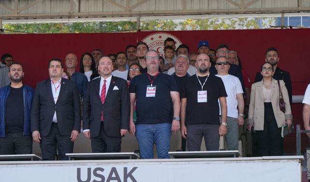 Uşak’ta protokol krizi… Kale arkasında maç izlediler