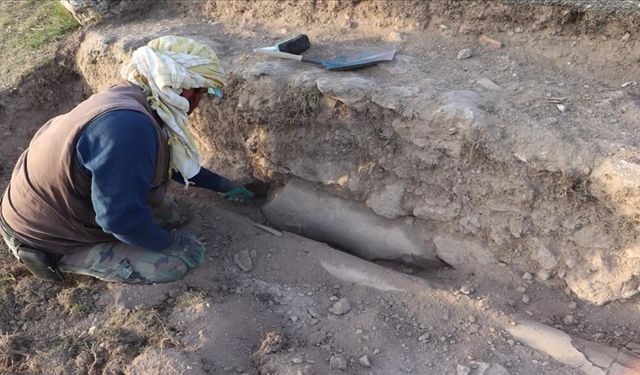 Blaundos Antik Kenti'nde 1800 yıllık heykel bulundu