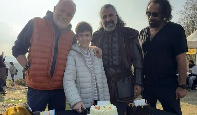 ’Şehzade Mustafa’ya sette doğum günü sürprizi