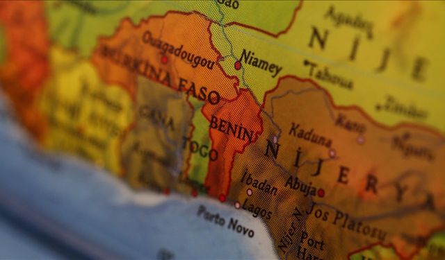 Benin'de devlet televizyonu yayınında bir grup asker, darbe yaptıklarını duyurdu