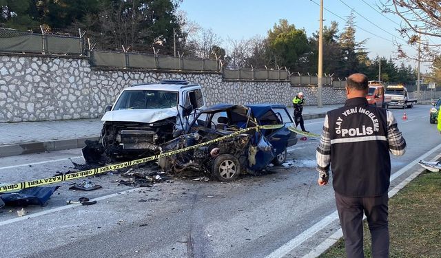 Burdur'da feci kaza: 2 ölü 3 yaralı