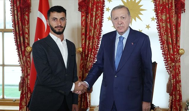 Cumhurbaşkanı Erdoğan, Oscar ödüllü Filistinli yönetmen Basel Adra'yla görüştü