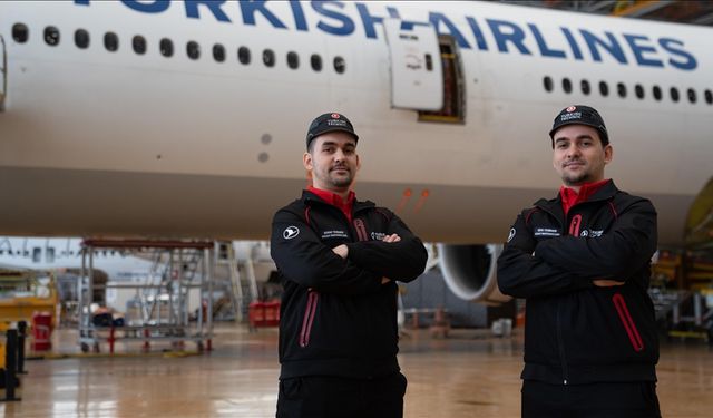 Hayatları boyunca hiç ayrılmayan ikizler gökyüzünde emniyeti birlikte sağlıyor