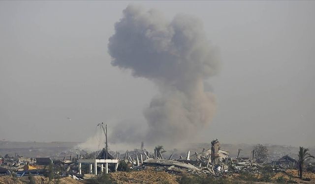 İsrail ordusu, Gazze'nin güneyini topçu ve helikopter ateşiyle vurdu