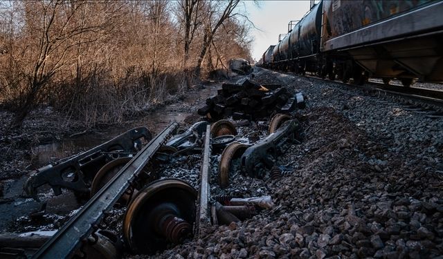 Meksika'da yolcu treninin raydan çıkması sonucu 13 kişi öldü, 98 kişi yaralandı