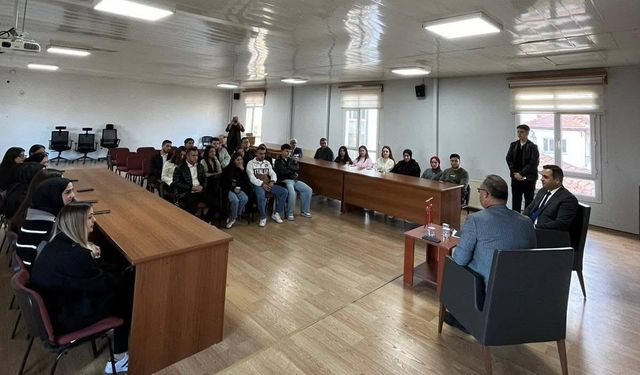 Geleceğin tapu teknikerlerine Kaymakam Dalak’tan mesleki rehberlik