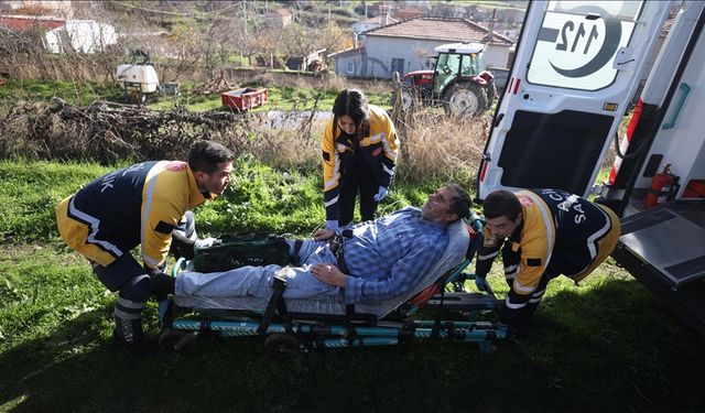 Sağlık ekipleri hayat kurtarmak için zorlu şartlarda saniyelerle yarışıyor