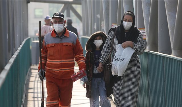 Tahran'da hava kirliliği nedeniyle yarın okullar ve resmi kurumlar tatil edildi