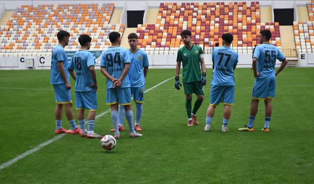 Yeni Malatyaspor, oyuncu yetersizliği nedeniyle maçlara çıkamıyor