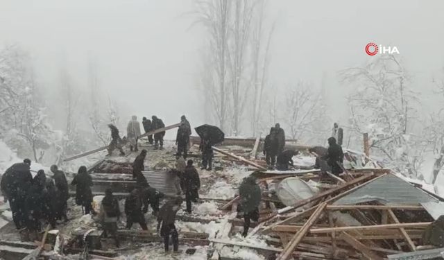 Pakistan'da kar yağışı felakete dönüştü: 11 ölü