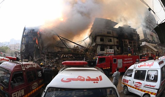 AVM yangınında can kaybı 14'e yükseldi, 70'ten fazla kişi kayıp