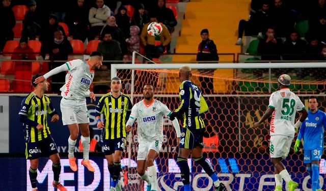 Zirvede fark 1'e düştü! 5 gollü düelloda kazanan Fenerbahçe