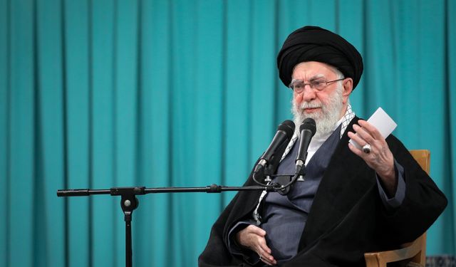 İran dini lideri Hamaney'den acı itiraf! Protestolarda binlerce kişinin öldüğünü kabul etti...