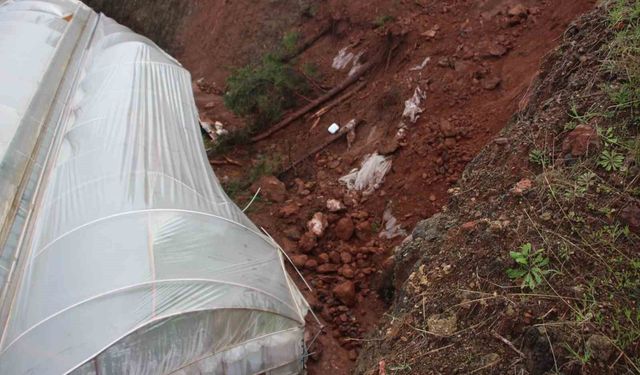 Antalya'ya heyelan vurdu!