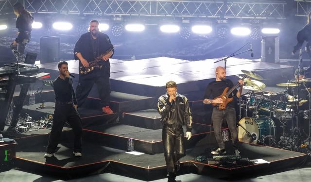 Şarkıcı Edis Aydın'ı salladı!