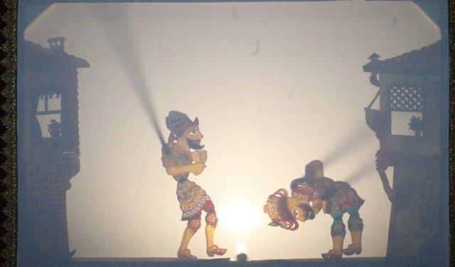 Karagöz ve Hacivat'ın 700 yıllık ışığı dijital çağa direniyor