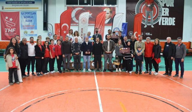 Köyceğiz’de ödüllü Floor Curling Turnuvası sona erdi