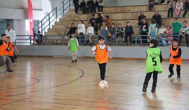 ‘Sınıflar Arası Futsal Turnuvası’nda heyecan sürüyor