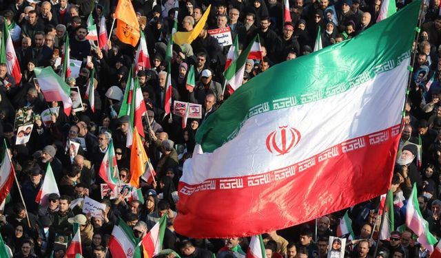 İran'da can kaybı 7 bin 2'ye yükseldi