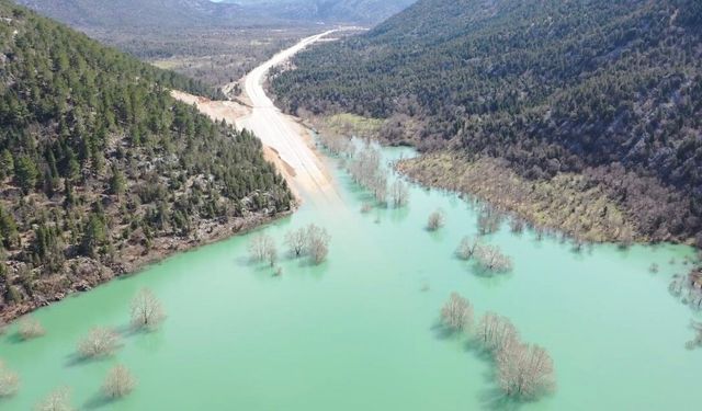 Antalya-Konya karayolunda son durum dron ile görüntülendi: 4 kilometrelik kısım sular altında