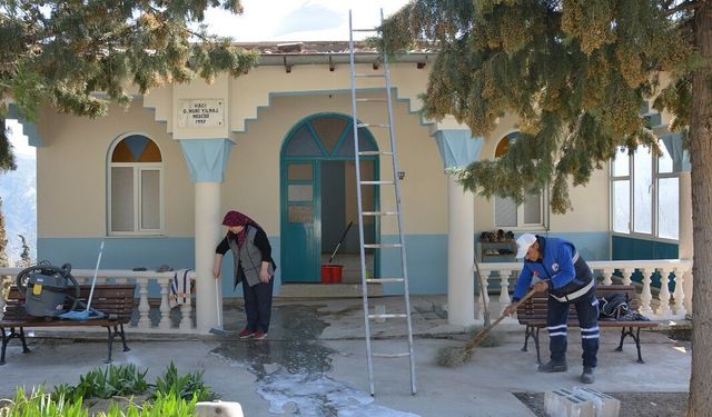 Babadağ’da Bayram Hazırlığı: Mezarlık ve İbadethaneler Pırıl Pırıl