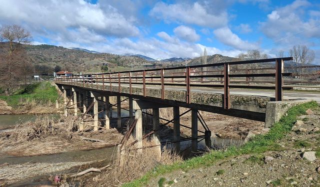 Köy sakinleri eski köprünün yenilenmesini istiyor