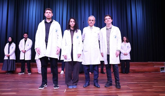 Geleceğin doktorları beyaz önlüklerini giydi