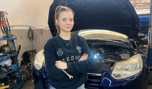 Sanayinin 17 yaşındaki kadın oto tamircisi Selen usta...