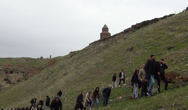 Ani’ye yoğun ilgi