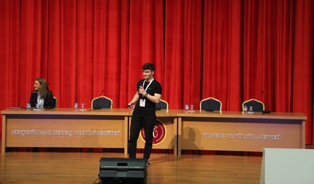 Denizli’nin meslek liseli gençleri uluslararası kongrede makale sundu