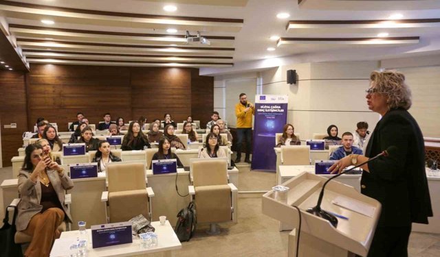 Genç iletişimciler dijital dünyaya hazırlanıyor