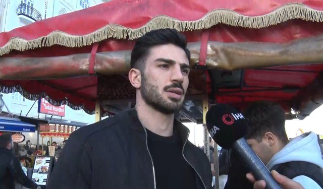 Yabancı turistlerin ilgi odağı olan kestaneci Alper Temel konuştu