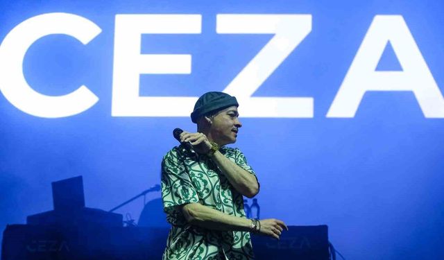 Ceza, on binleri coşturdu