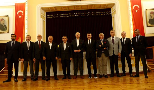 Galatasaray’ın efsaneleri, UEFA Kupası’nın 26. yıl dönümünde bir araya geldi