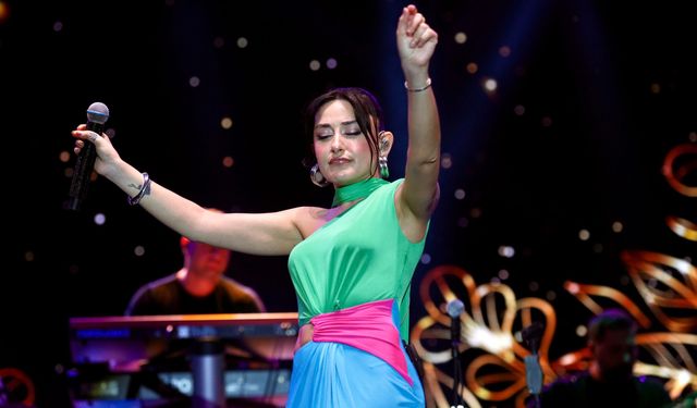 Melek Mosso Alanya'da sahneyi salladı