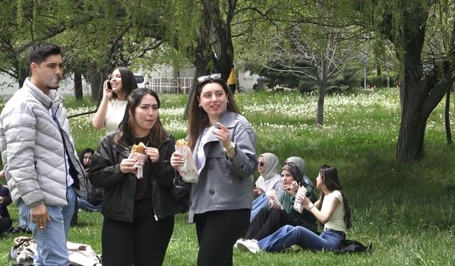 Öğrencilere 5 bin adet balık ekmek dağıtıldı