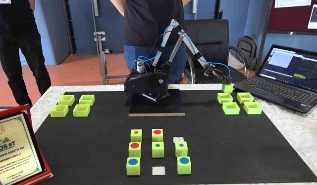 Meslek lisesi öğrencilerinin geliştirdiği robot kol Türkiye birincisi oldu