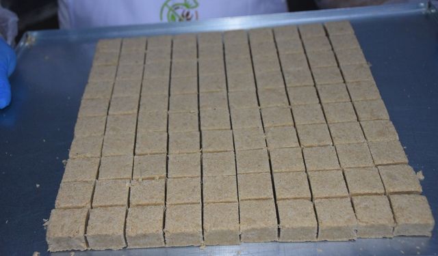 Türkiye'nin ilk şekersiz çekme helvası Afyonkarahisar'da üretildi