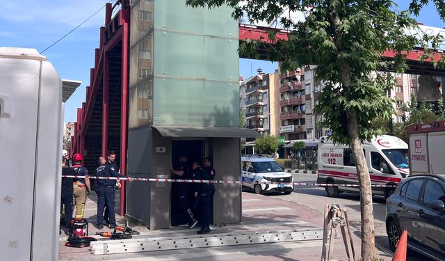 Asansör boşluğunda sıkışan genç hayatını kaybetti