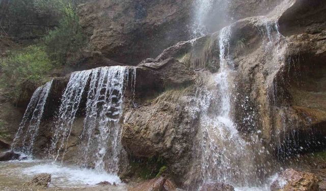 ’Bir Kış, Bir Yaz’ Su Uçtu Şelalesi 4 mevsim mest ediyor