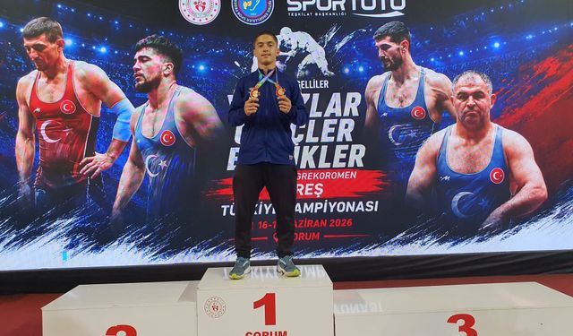 Denizlili güreşçi çifte şampiyonluk yaşadı