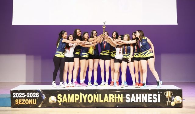 Filenin şampiyonları kupalarına kavuştu