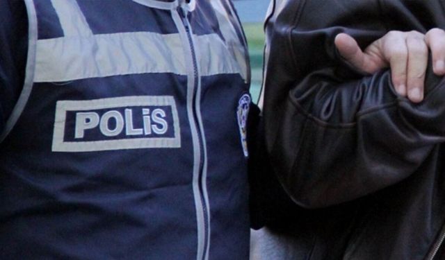 Metroda başörtülü kadına hakaret eden şahıs gözaltına alındı