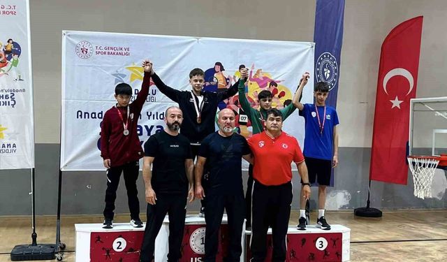 Yunusemreli güreşçilerden Uşak’tan 3 madalya