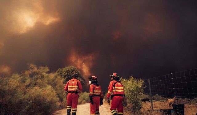 Avrupa alev alev: 330 bin kişi tahliye edildi