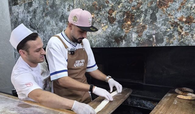 Sefo, tezgâh başına geçip kendi pidesini yaptı